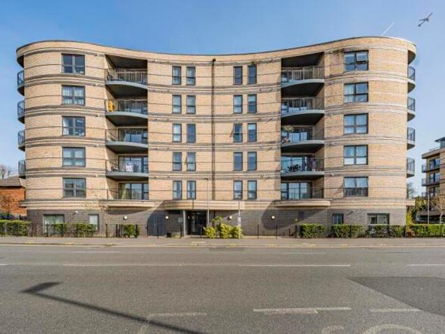 Apartment for sale in Slough