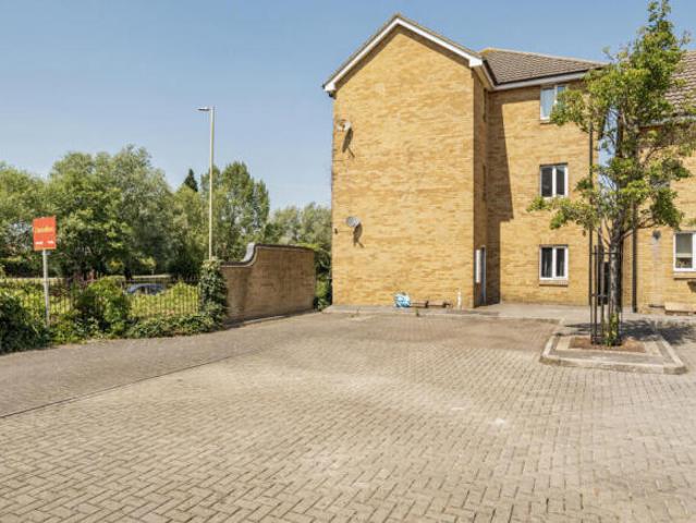 Apartment for sale in Swindon