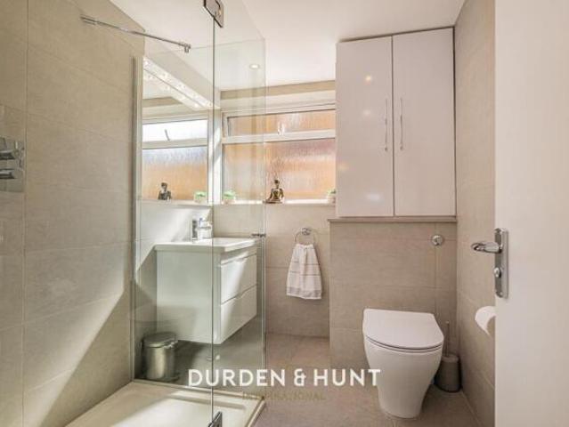 Apartment for sale in Wanstead, Greater London