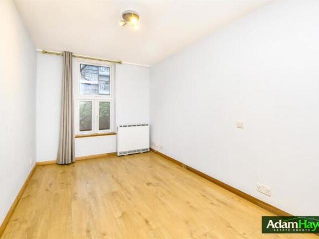 Apartment for sale in North Finchley, Greater London