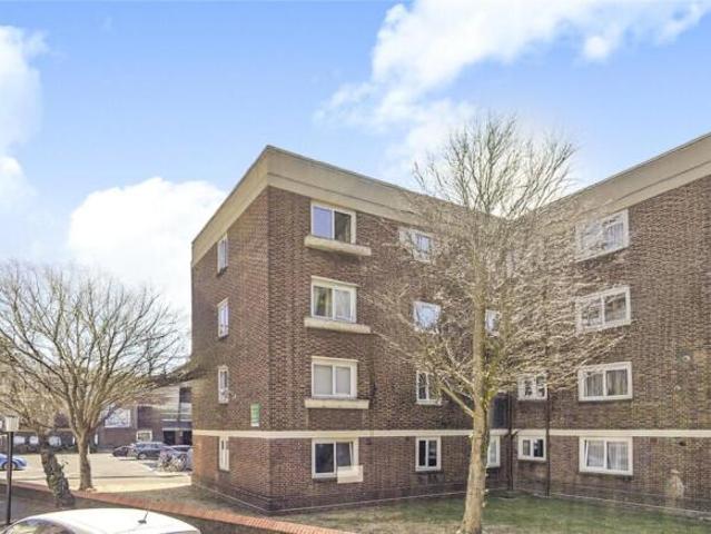 Apartment for sale in Cat Hill, England
