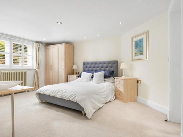 Apartment for sale in Calderstones
