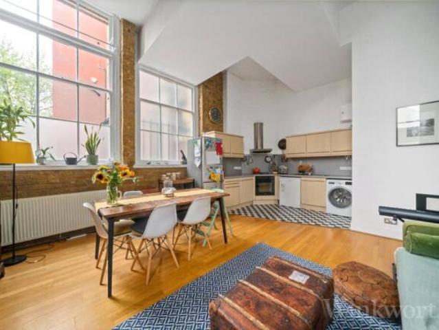 Apartment for sale in Cat Hill, England