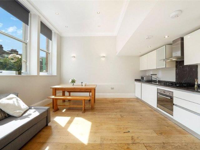Apartment for sale in Cat Hill, England