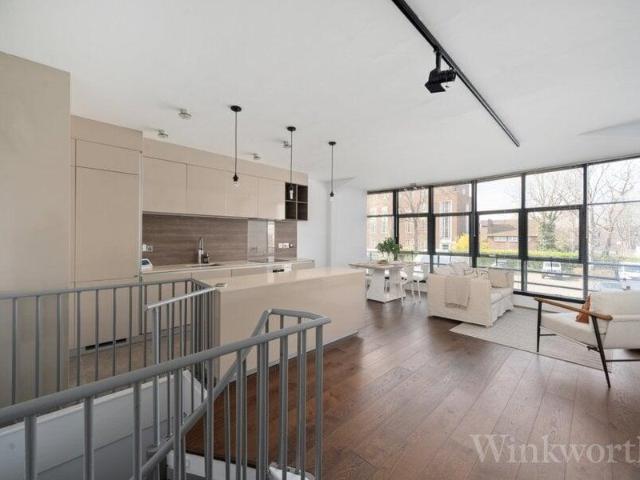 Apartment for sale in Cat Hill, England