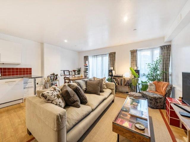 Apartment for rent in Cat Hill, England