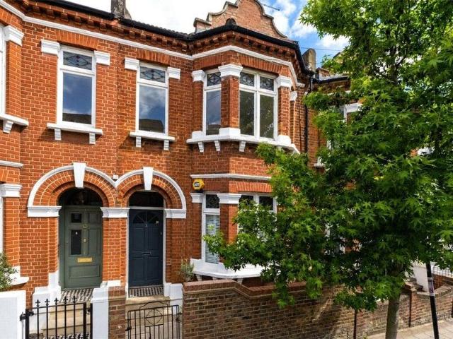 Apartment for sale in Cat Hill, England