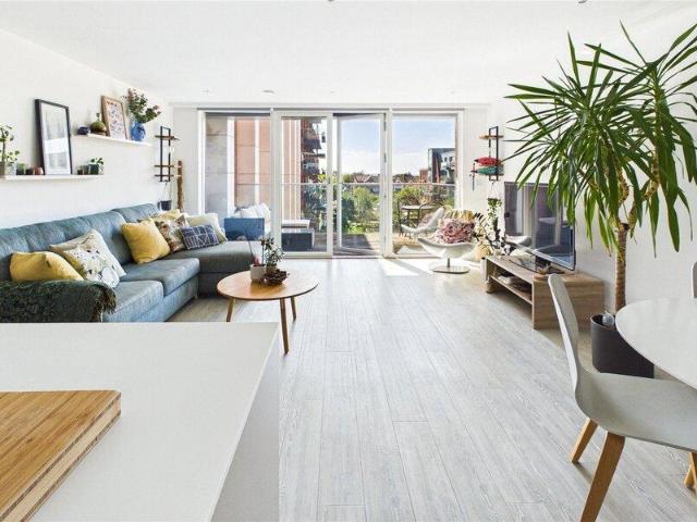 Apartment for sale in Cat Hill, England