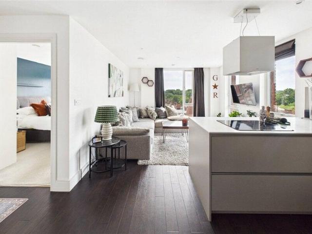 Apartment for sale in Cat Hill, England