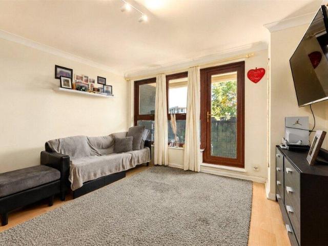 Apartment for sale in Cat Hill, England