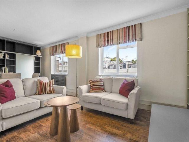 Apartment for sale in Cat Hill, England