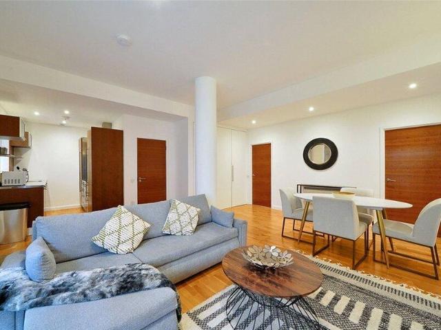 Apartment for sale in Cat Hill, England