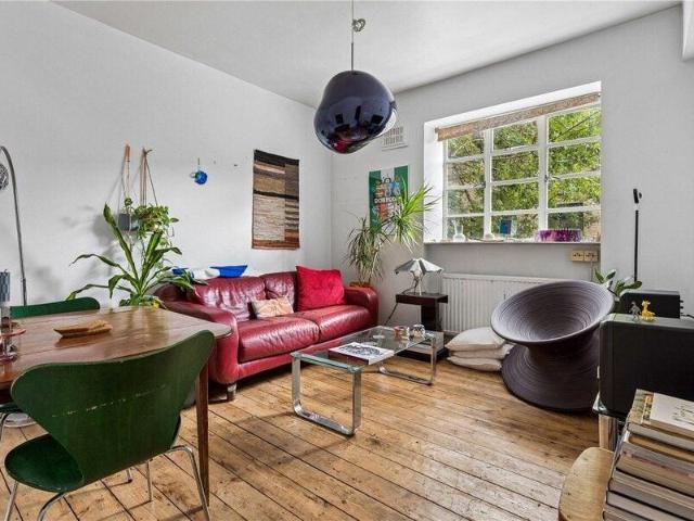 Apartment for sale in Cat Hill, England