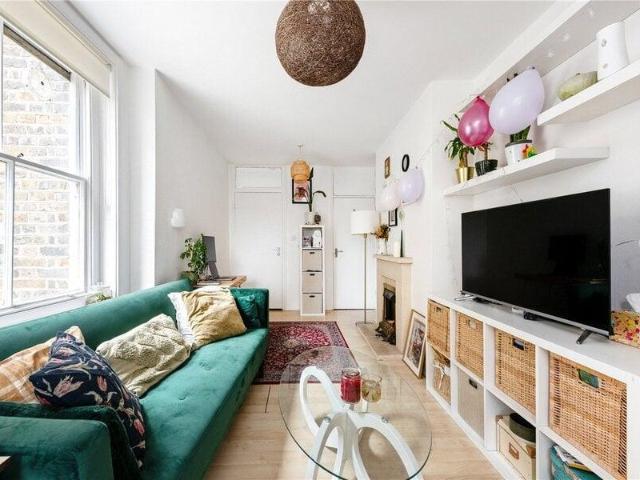Apartment for sale in Cat Hill, England