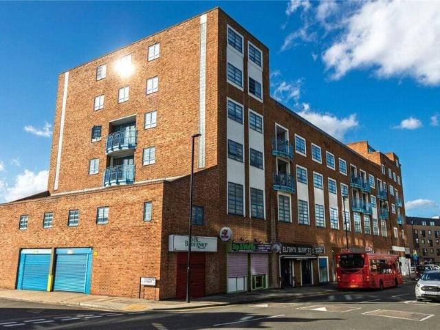 Apartment for sale in Royal Borough of Greenwich, Greater London