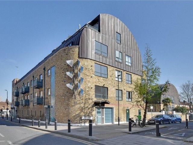 Apartment for sale in Cat Hill, England