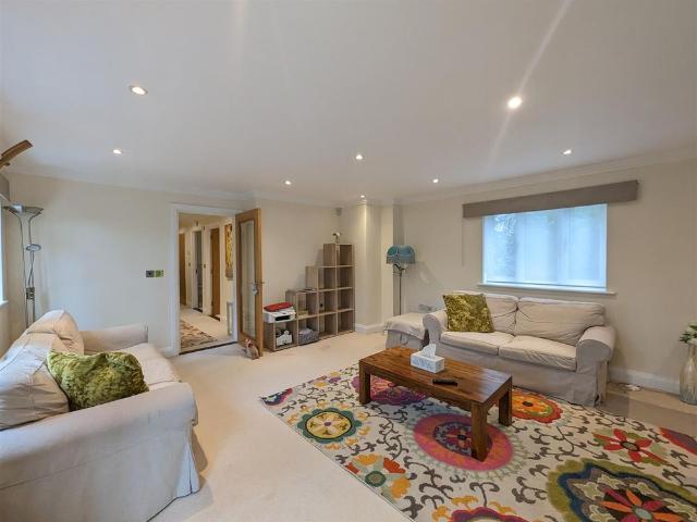 Apartment for rent in Canford Cliffs, Poole