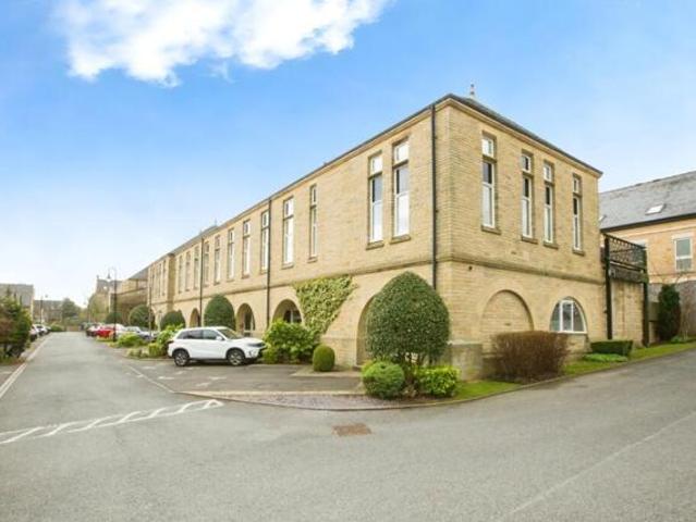 Apartment for sale in Savile Park, Halifax