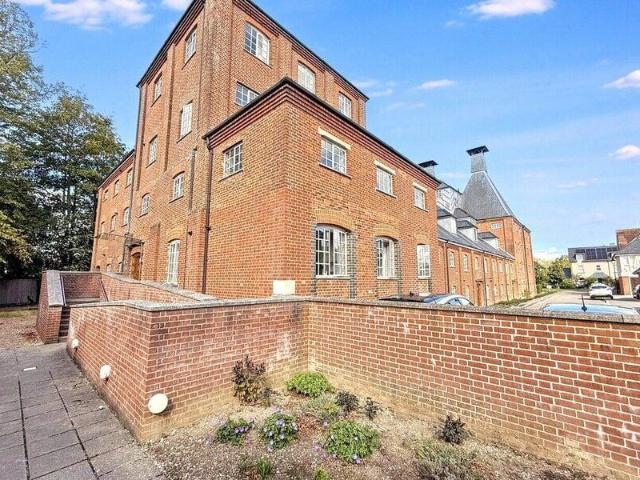 Apartment for sale in East Hampshire, Hampshire