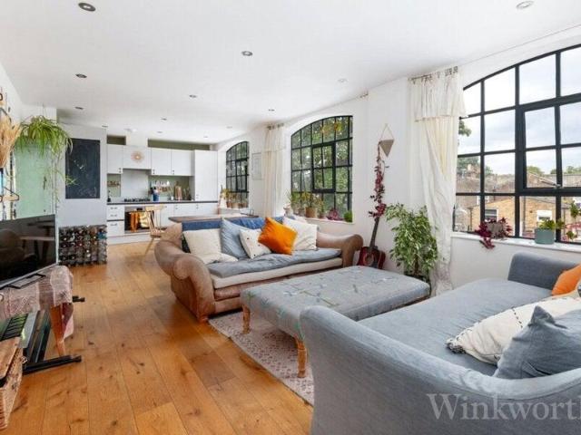 Apartment for sale in Cat Hill, England