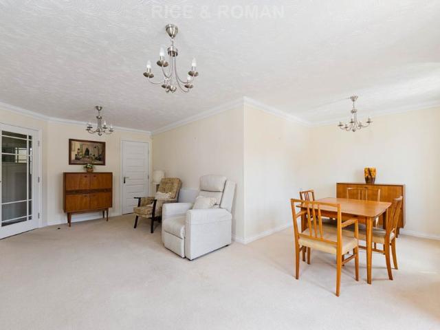 Apartment for rent in Pachesham Park, Surrey