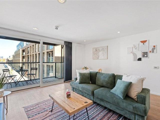 Apartment for sale in Cat Hill, England