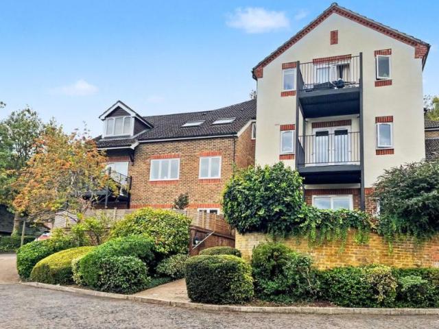 Apartment for sale in Beaconsfield and Chepping Wye Community Board, Flackwell Heath