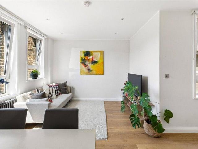 Apartment for sale in London Borough of Islington, Greater London