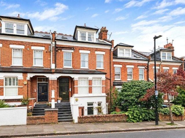 Apartment for sale in Cat Hill, England