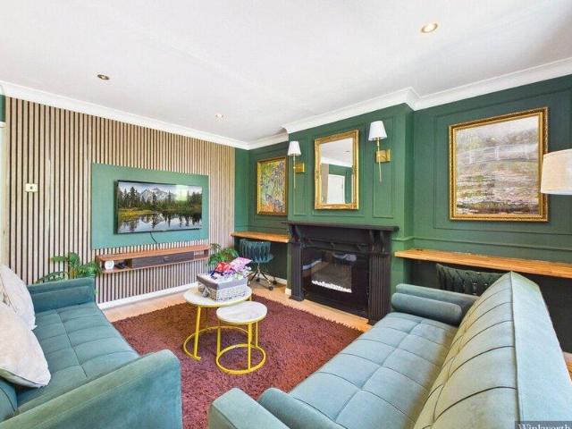 Apartment for sale in London Borough of Harrow, Greater London