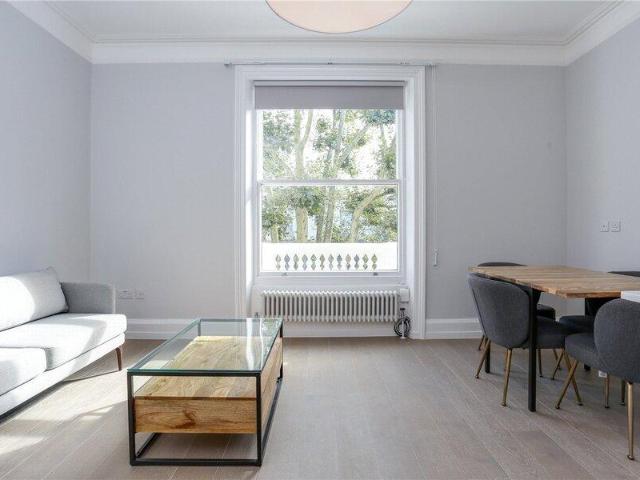 Apartment for sale in Cat Hill, England