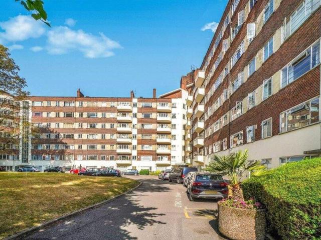 Apartment for sale in Hornsey Lane Estate, Greater London