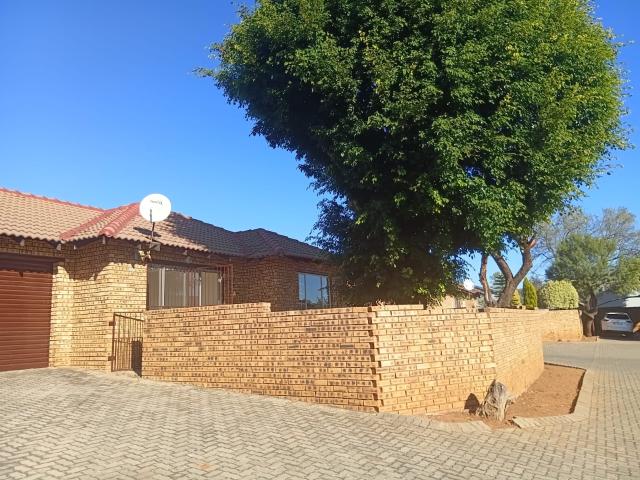 Apartment for rent in Akasia, Gauteng