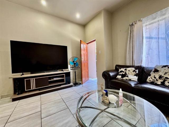 Apartment for sale in Dr Kenneth Kaunda, North West