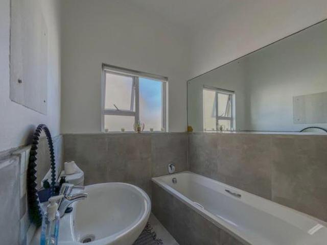 Apartment for rent in Princess Grant, Kwazulu-natal
