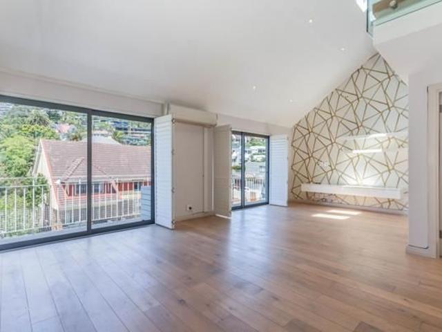 Apartment for rent in Bantry Bay, Cape Town