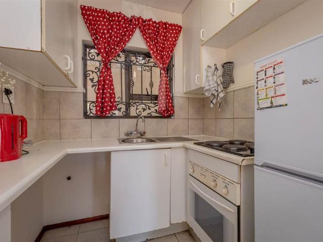 Apartment for sale in Johannesburg, North & Sandton