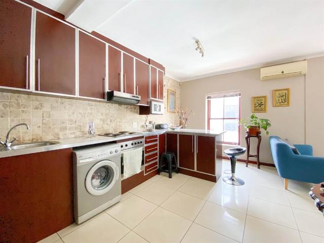 Flat for sale in Cape Town