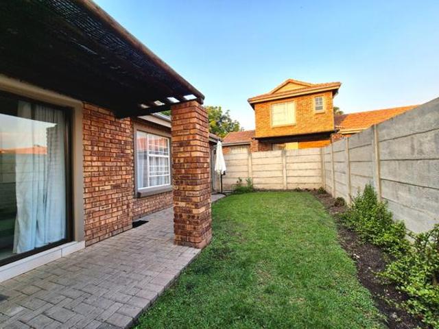 Townhouse for sale in Hartbeespoort Dam Nature Reserve, North West