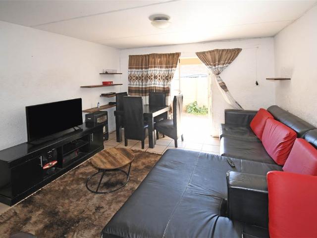 Apartment for sale in Vosloorus, Gauteng