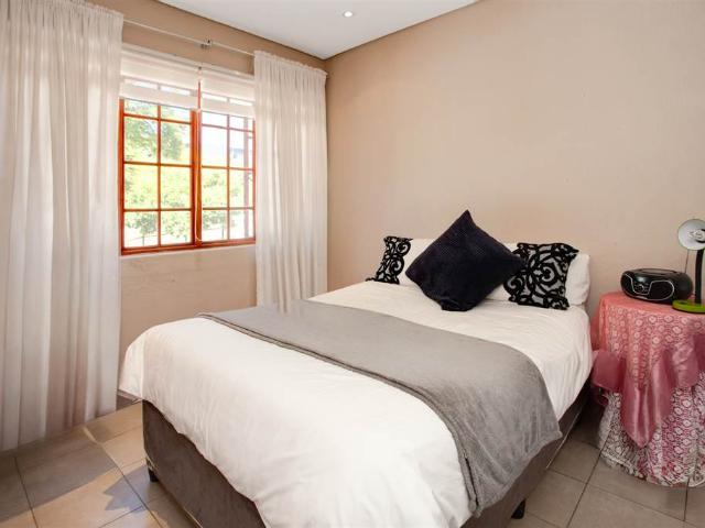 Apartment for sale in Johannesburg, North & Sandton