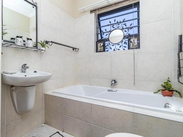 Apartment for sale in Cape Town, Western Cape