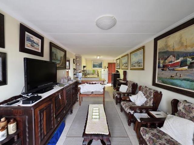 Apartment for sale in Jeffreys Bay, Kouga Local Municipality