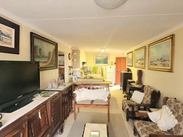Apartment for sale in Jeffreys Bay, Kouga Local Municipality