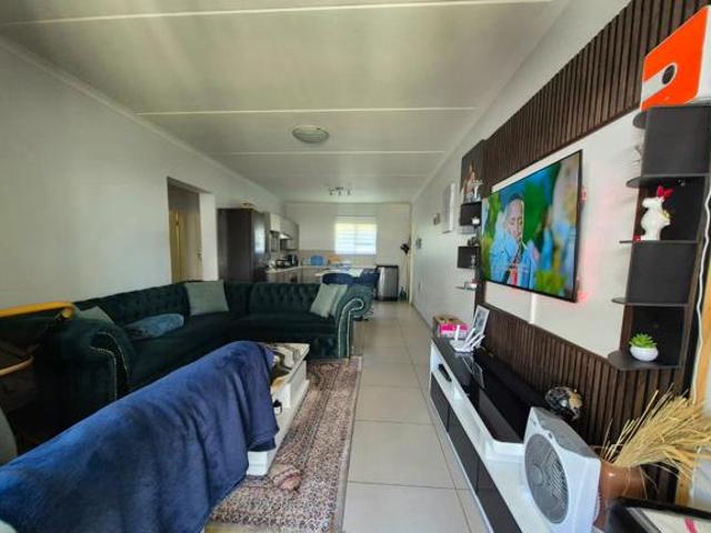 Apartment for sale in Vosloorus, Gauteng