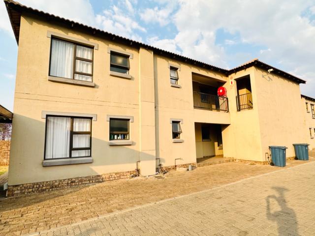 Apartment for sale in Akasia, Gauteng