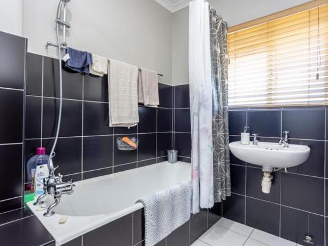 Apartment for sale in Cape Town, Western Cape
