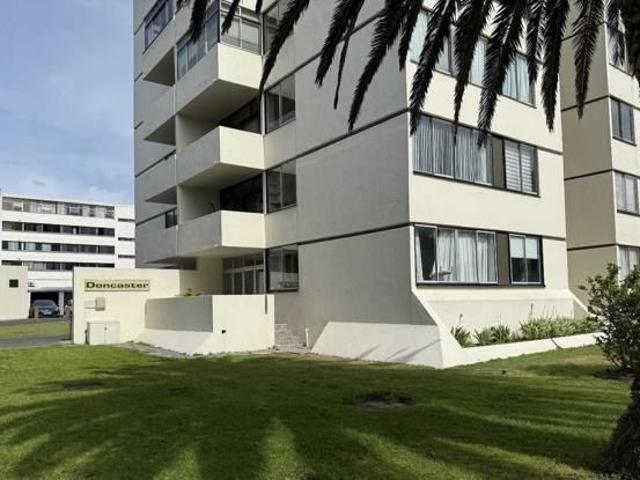 Apartment for rent in Claremont, Cape Town