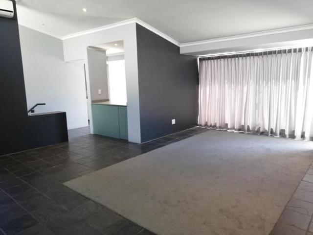 Apartment for rent in Claremont, Cape Town
