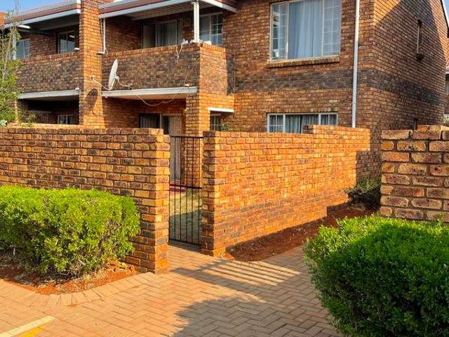 Apartment for sale in Akasia, Gauteng